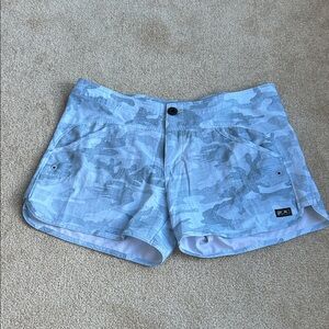 Pelagic Lightweight Blue Camouflage Women's Fish Shorts size 6